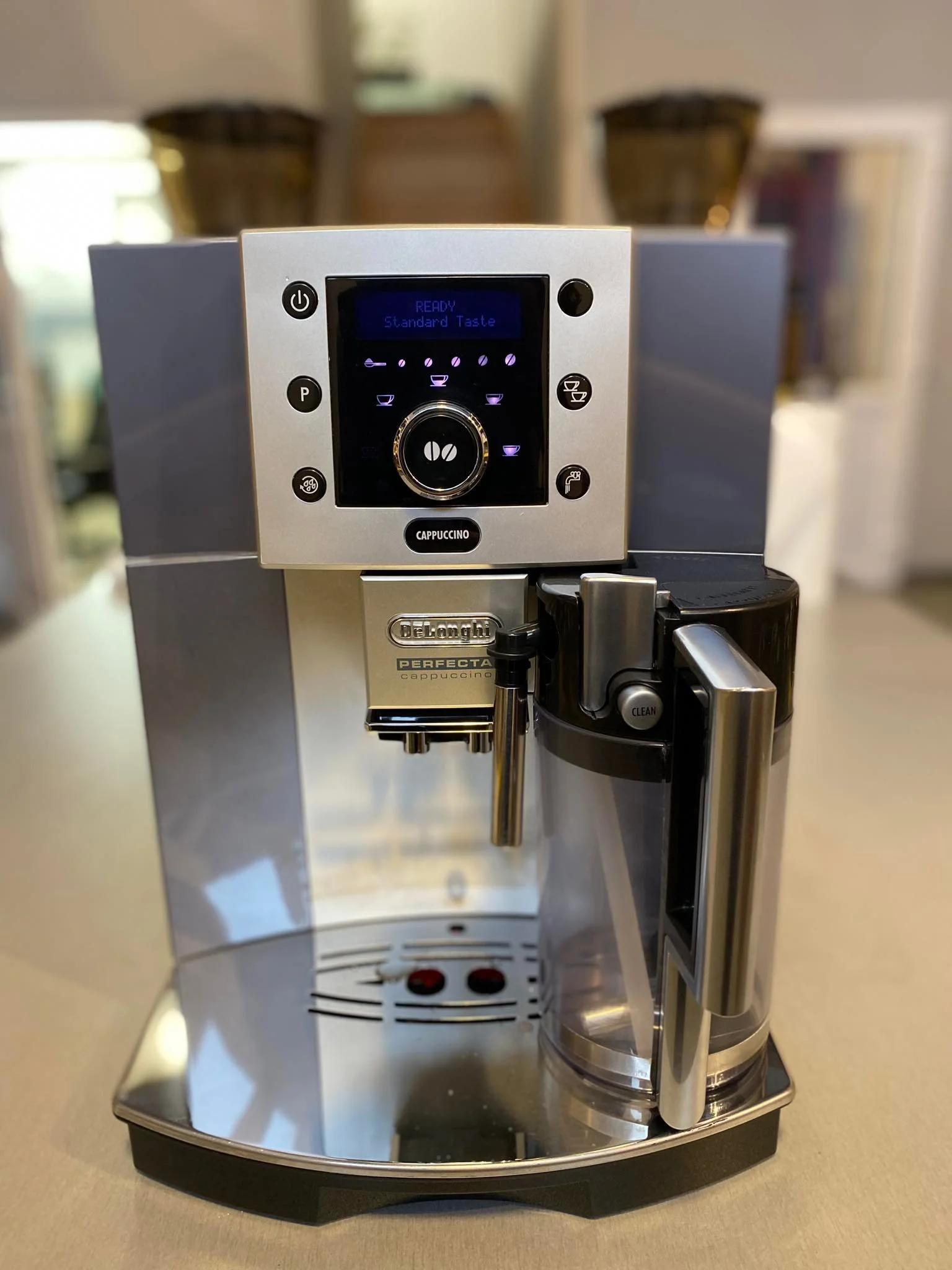 Автоматична кавомашина в майстерні Tru-Coffee